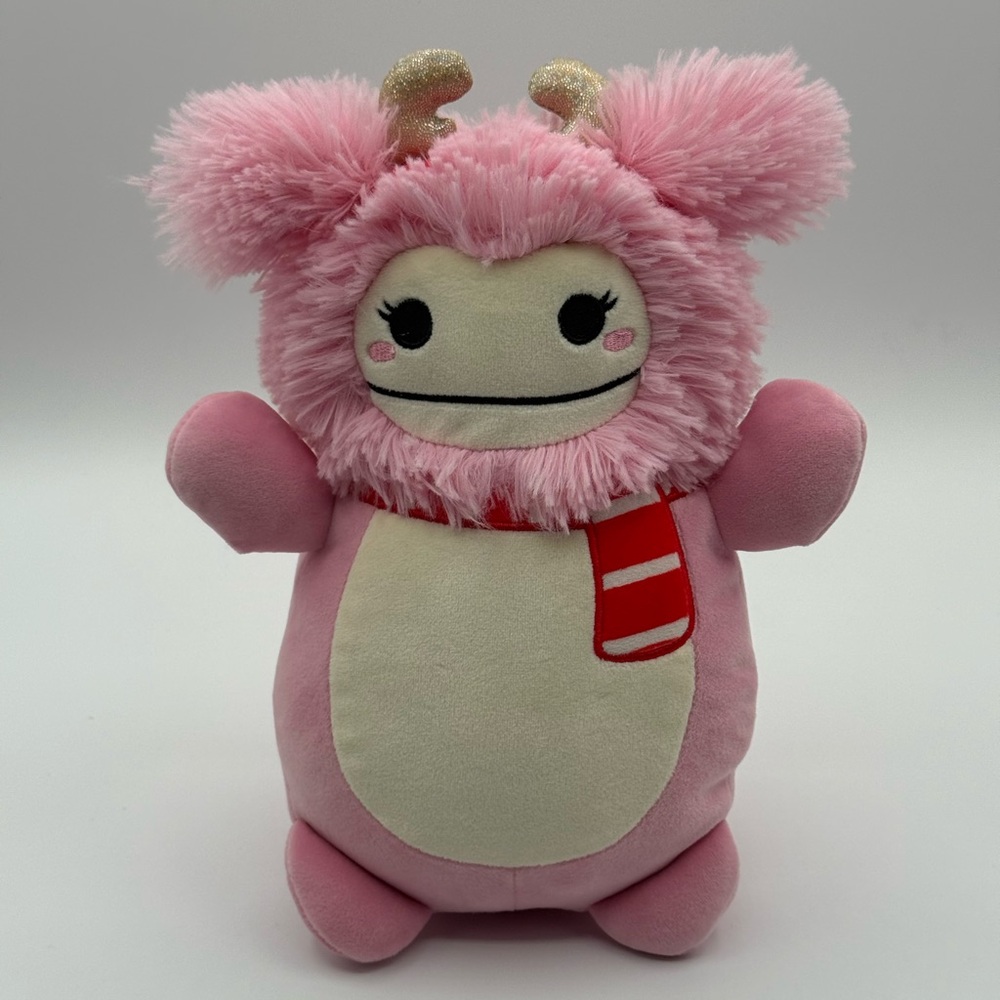 Squishmallows Brina the PInk Bigfoot Christmas Hug‎ Mees